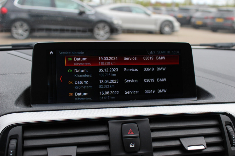 BMW 1-serie 118i Edition M Sport Shadow High Exe. / Leder / Navigatie / Parkeerhulp achter / Keyless / 18'' / Getint glas / Stoelverwarming / Cruise Control