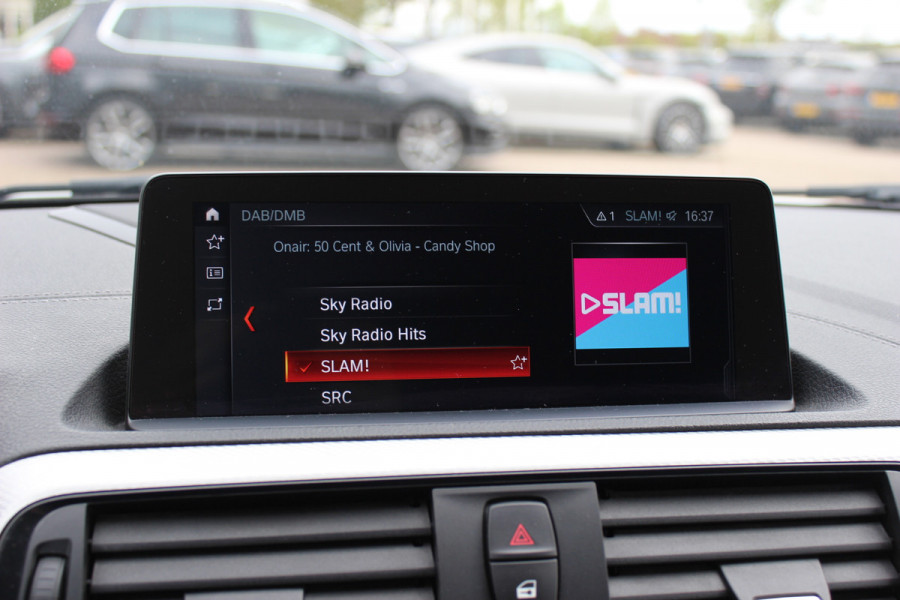 BMW 1-serie 118i Edition M Sport Shadow High Exe. / Leder / Navigatie / Parkeerhulp achter / Keyless / 18'' / Getint glas / Stoelverwarming / Cruise Control
