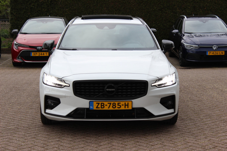 Volvo V60 2.0 T5 R-Design / Trekhaak / Panoramadak / Camera / Leder / Harman Kardon / 20'' / Keyless / CarPlay / Stuurverwarming / Stoelverwarming 4x / DAB / Dodehoek / Cruise Control