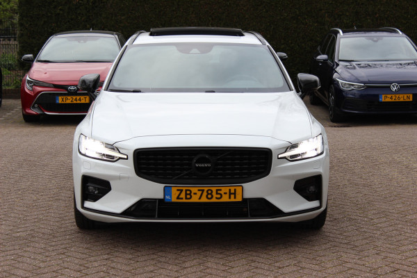 Volvo V60 2.0 T5 R-Design / Trekhaak / Panoramadak / Camera / Leder / Harman Kardon / 20'' / Keyless / CarPlay / Stuurverwarming / Stoelverwarming 4x / DAB / Dodehoek / Cruise Control