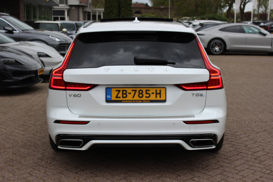 Volvo V60 2.0 T5 R-Design / Trekhaak / Panoramadak / Camera / Leder / Harman Kardon / 20'' / Keyless / CarPlay / Stuurverwarming / Stoelverwarming 4x / DAB / Dodehoek / Cruise Control