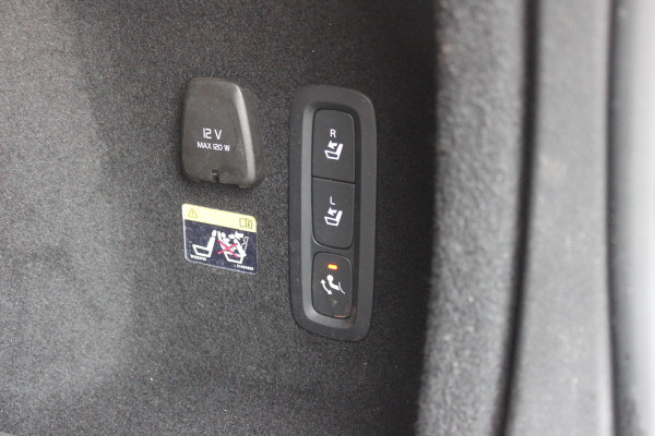 Volvo V60 2.0 T5 R-Design / Trekhaak / Panoramadak / Camera / Leder / Harman Kardon / 20'' / Keyless / CarPlay / Stuurverwarming / Stoelverwarming 4x / DAB / Dodehoek / Cruise Control