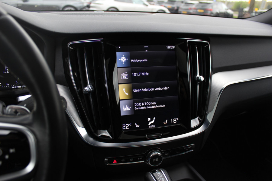 Volvo V60 2.0 T5 R-Design / Trekhaak / Panoramadak / Camera / Leder / Harman Kardon / 20'' / Keyless / CarPlay / Stuurverwarming / Stoelverwarming 4x / DAB / Dodehoek / Cruise Control