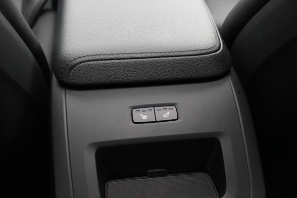Volvo V60 2.0 T5 R-Design / Trekhaak / Panoramadak / Camera / Leder / Harman Kardon / 20'' / Keyless / CarPlay / Stuurverwarming / Stoelverwarming 4x / DAB / Dodehoek / Cruise Control