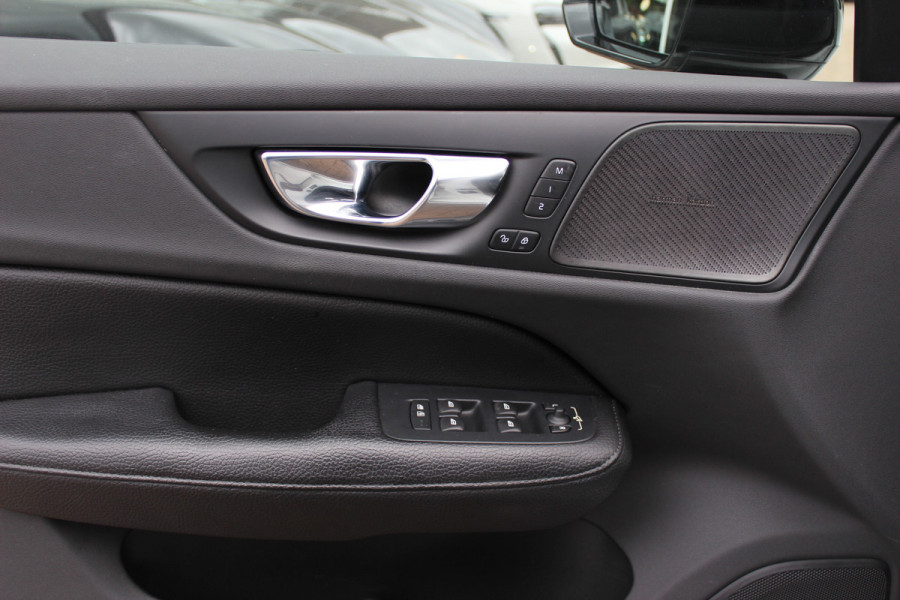 Volvo V60 2.0 T5 R-Design / Trekhaak / Panoramadak / Camera / Leder / Harman Kardon / 20'' / Keyless / CarPlay / Stuurverwarming / Stoelverwarming 4x / DAB / Dodehoek / Cruise Control