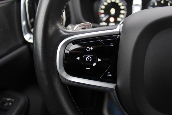 Volvo V60 2.0 T5 R-Design / Trekhaak / Panoramadak / Camera / Leder / Harman Kardon / 20'' / Keyless / CarPlay / Stuurverwarming / Stoelverwarming 4x / DAB / Dodehoek / Cruise Control