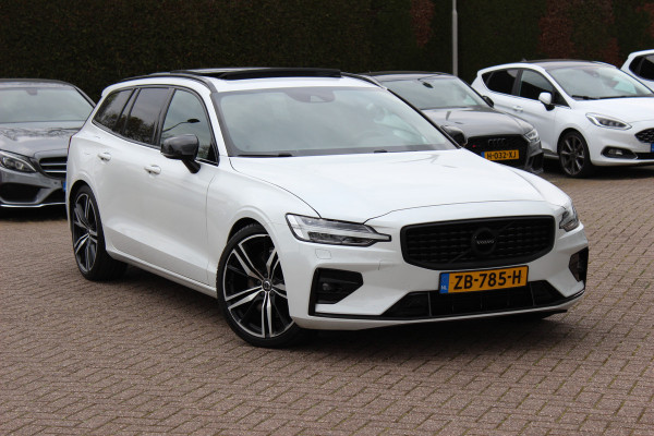 Volvo V60 2.0 T5 R-Design / Trekhaak / Panoramadak / Camera / Leder / Harman Kardon / 20'' / Keyless / CarPlay / Stuurverwarming / Stoelverwarming 4x / DAB / Dodehoek / Cruise Control