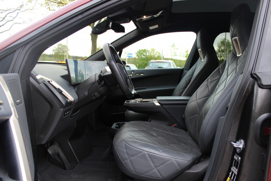 BMW iX xDrive40 High Executive 77 kWh / Trekhaak / Panoramadak / 360Camera / Head-up / Leder / Softclose / Harman Kardon / 21'' / Keyless / Stoelventilatie+Verwarming / Stuurverwarming / Dodehoek / DAB / ACC