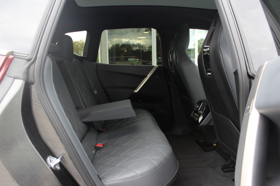BMW iX xDrive40 High Executive 77 kWh / Trekhaak / Panoramadak / 360Camera / Head-up / Leder / Softclose / Harman Kardon / 21'' / Keyless / Stoelventilatie+Verwarming / Stuurverwarming / Dodehoek / DAB / ACC