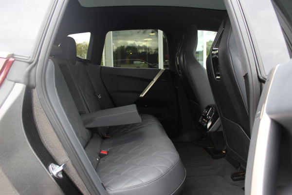 BMW iX xDrive40 High Executive 77 kWh / Trekhaak / Panoramadak / 360Camera / Head-up / Leder / Softclose / Harman Kardon / 21'' / Keyless / Stoelventilatie+Verwarming / Stuurverwarming / Dodehoek / DAB / ACC