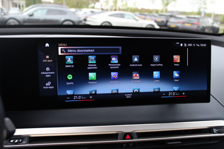 BMW iX xDrive40 High Executive 77 kWh / Trekhaak / Panoramadak / 360Camera / Head-up / Leder / Softclose / Harman Kardon / 21'' / Keyless / Stoelventilatie+Verwarming / Stuurverwarming / Dodehoek / DAB / ACC