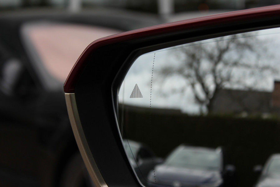 BMW iX xDrive40 High Executive 77 kWh / Trekhaak / Panoramadak / 360Camera / Head-up / Leder / Softclose / Harman Kardon / 21'' / Keyless / Stoelventilatie+Verwarming / Stuurverwarming / Dodehoek / DAB / ACC