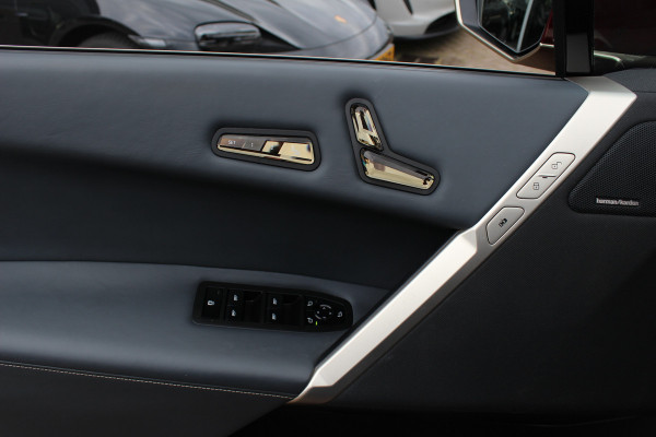 BMW iX xDrive40 High Executive 77 kWh / Trekhaak / Panoramadak / 360Camera / Head-up / Leder / Softclose / Harman Kardon / 21'' / Keyless / Stoelventilatie+Verwarming / Stuurverwarming / Dodehoek / DAB / ACC