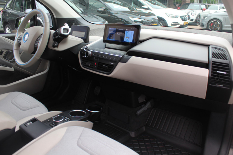 BMW i3 S 120Ah 42 kWh / Camera / Warmtepomp / Navi. Proff / 18'' / Stoelverwarming / DAB / Getint glas / Cruise Control