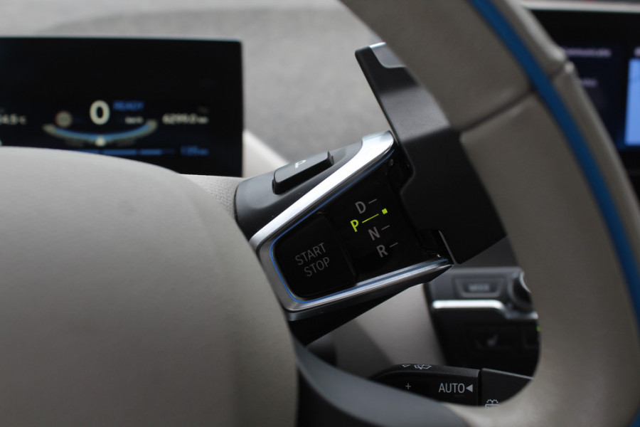 BMW i3 S 120Ah 42 kWh / Camera / Warmtepomp / Navi. Proff / 18'' / Stoelverwarming / DAB / Getint glas / Cruise Control
