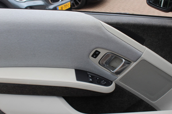 BMW i3 S 120Ah 42 kWh / Camera / Warmtepomp / Navi. Proff / 18'' / Stoelverwarming / DAB / Getint glas / Cruise Control