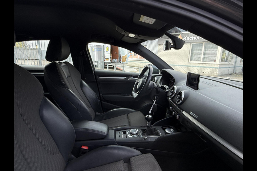 Audi A3 Limousine 30 TFSI S-Line | Trekhaak | Virtual | Navi |