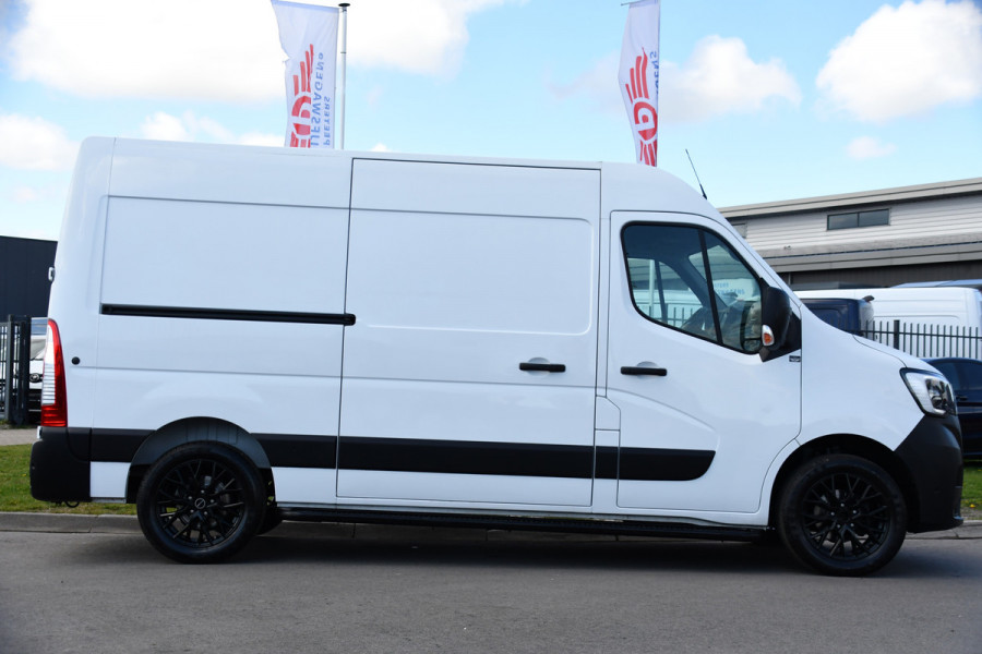 Renault Master T35 2.3 dCi 150 L2H2 PB Edition Camera, Cruise, Carplay, LED, Trekhaak, Automaat, 150pk, Sensoren, NAVI, Uniek!