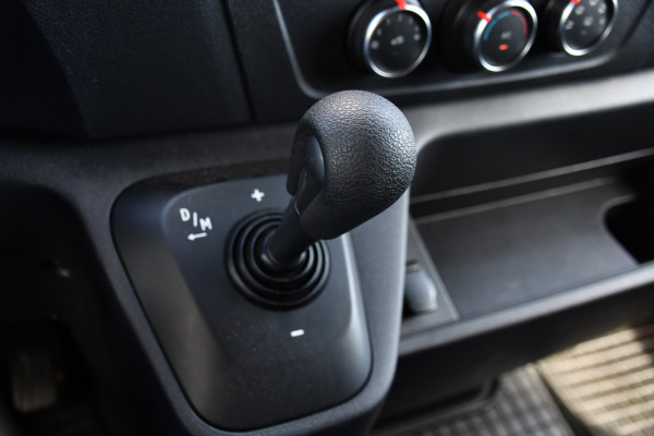 Renault Master T35 2.3 dCi 150 L2H2 PB Edition Camera, Cruise, Carplay, LED, Trekhaak, Automaat, 150pk, Sensoren, NAVI, Uniek!