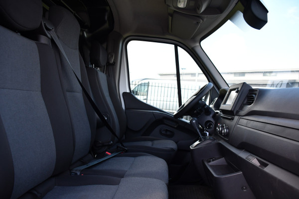 Renault Master T35 2.3 dCi 150 L2H2 PB Edition Camera, Cruise, Carplay, LED, Trekhaak, Automaat, 150pk, Sensoren, NAVI, Uniek!
