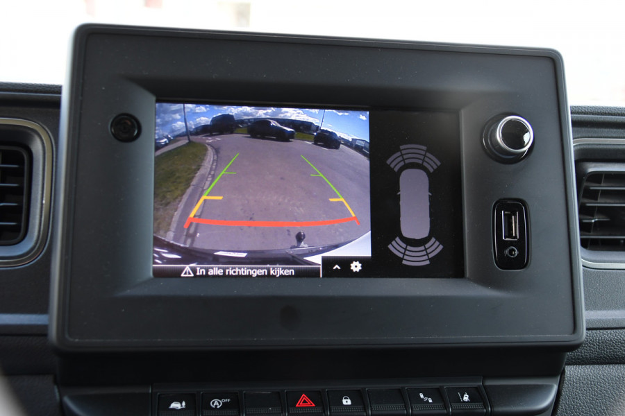 Renault Master T35 2.3 dCi 150 L2H2 PB Edition Camera, Cruise, Carplay, LED, Trekhaak, Automaat, 150pk, Sensoren, NAVI, Uniek!
