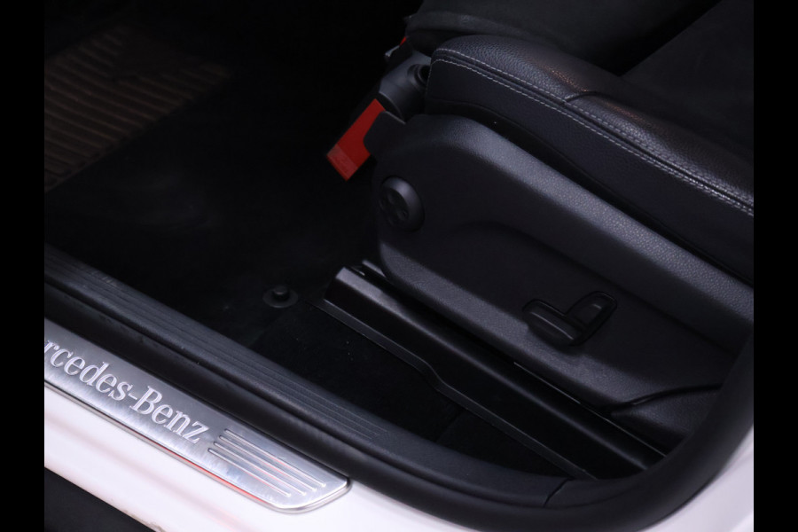 Mercedes-Benz GLC Coupé 250 4MATIC Premium Plus AMG Line [SCHUIFKANTELDAK, TREKHAAK UITKLAPBAAR, BURMESTER, ELEKTRISCH VERSTELBARE STOELEN, SPORTSTUUR, SPORTSTOELEN, STOELVERWARMING, CAMERA, ADAPTIVE CRUISE, BLUETOOTH, CLIMATE, NIEUWSTAAT]