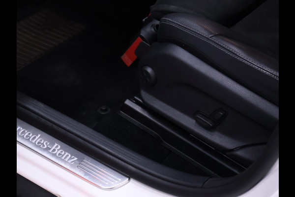 Mercedes-Benz GLC Coupé 250 4MATIC Premium Plus AMG Line [SCHUIFKANTELDAK, TREKHAAK UITKLAPBAAR, BURMESTER, ELEKTRISCH VERSTELBARE STOELEN, SPORTSTUUR, SPORTSTOELEN, STOELVERWARMING, CAMERA, ADAPTIVE CRUISE, BLUETOOTH, CLIMATE, NIEUWSTAAT]