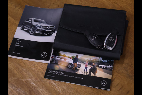 Mercedes-Benz GLC Coupé 250 4MATIC Premium Plus AMG Line [SCHUIFKANTELDAK, TREKHAAK UITKLAPBAAR, BURMESTER, ELEKTRISCH VERSTELBARE STOELEN, SPORTSTUUR, SPORTSTOELEN, STOELVERWARMING, CAMERA, ADAPTIVE CRUISE, BLUETOOTH, CLIMATE, NIEUWSTAAT]