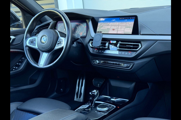 BMW 1-serie 120i Executive Pano/Led/Sfeer/AppleCar