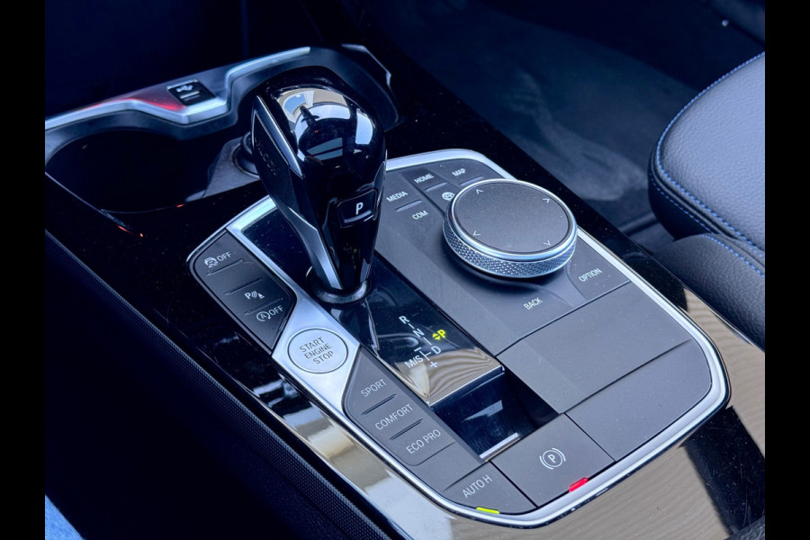 BMW 1-serie 120i Executive Pano/Led/Sfeer/AppleCar