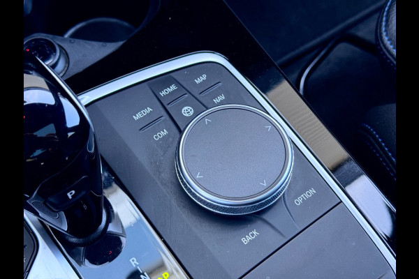 BMW 1-serie 120i Executive Pano/Led/Sfeer/AppleCar