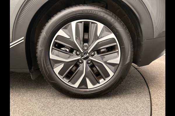 Kia Ev6 Air 58 kWh | Origineel NL | 1e Eigenaar | Trekhaak |Stoel/Stuur Verwarming | Adaptieve Cruise/Control | Camera | Carplay |