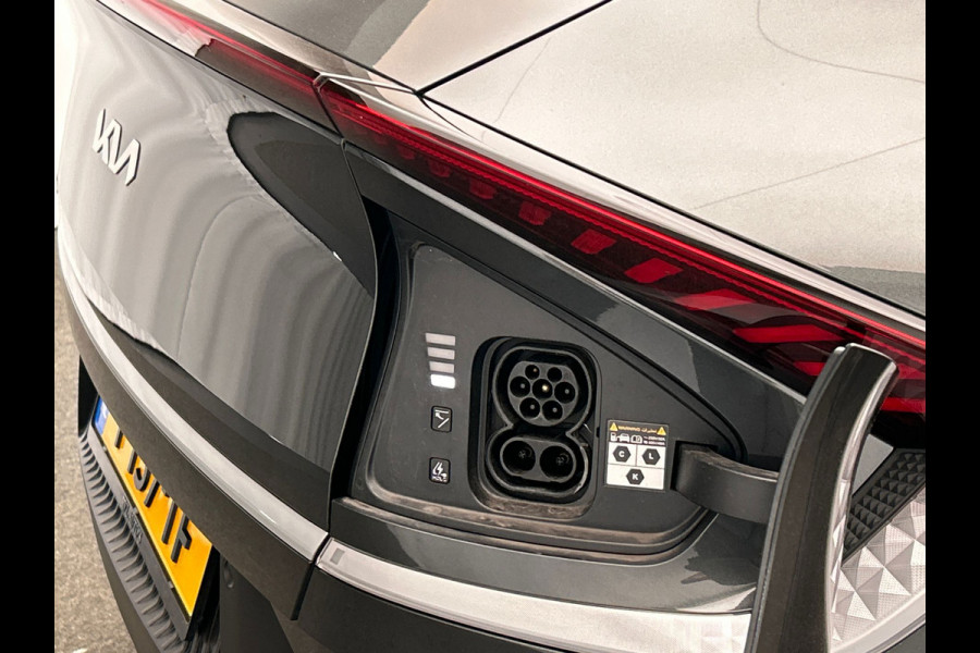Kia Ev6 Air 58 kWh | Origineel NL | 1e Eigenaar | Trekhaak |Stoel/Stuur Verwarming | Adaptieve Cruise/Control | Camera | Carplay |