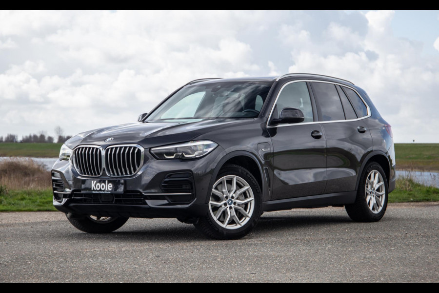 BMW X5 xDrive45e High Executive CARPLAY / CAMERA / DEALER ONDERHOUDEN / BRUIN LEER / STOELVERWARMING / TREKHAAK