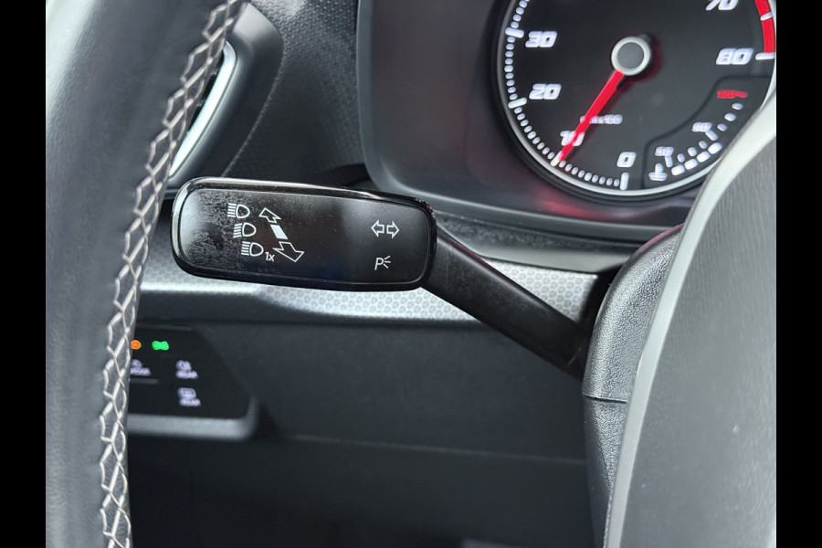 Seat Leon T 111pk Adap.Cruise Camera Lmv 19" Apple Carplay Android Stoel+Stuurverwarming Pdc Navi* Ecc Business Isofix DAB Led Front Assist Keyless-Go