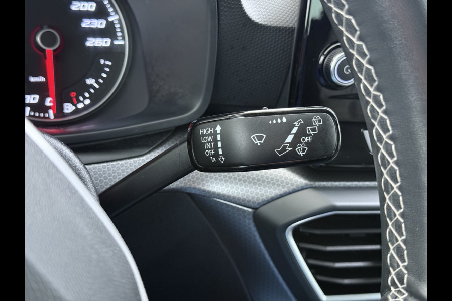 Seat Leon T 111pk Adap.Cruise Camera Lmv 19" Apple Carplay Android Stoel+Stuurverwarming Pdc Navi* Ecc Business Isofix DAB Led Front Assist Keyless-Go