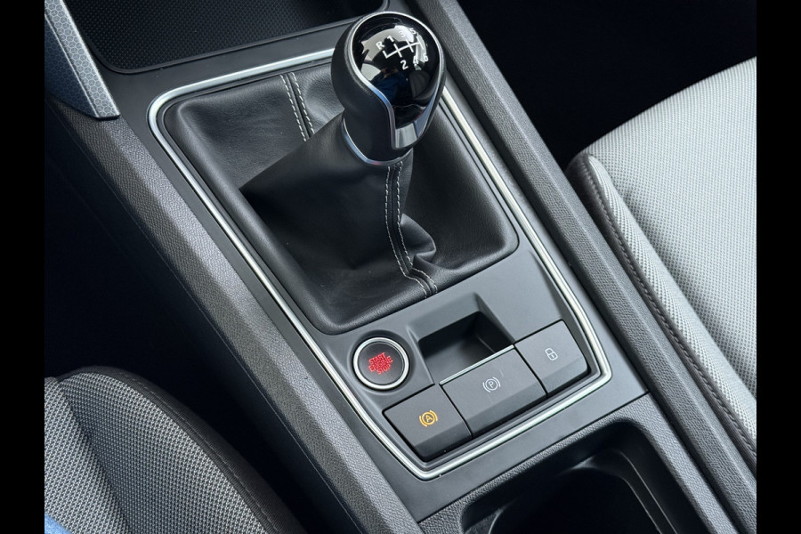 Seat Leon T 111pk Adap.Cruise Camera Lmv 19" Apple Carplay Android Stoel+Stuurverwarming Pdc Navi* Ecc Business Isofix DAB Led Front Assist Keyless-Go