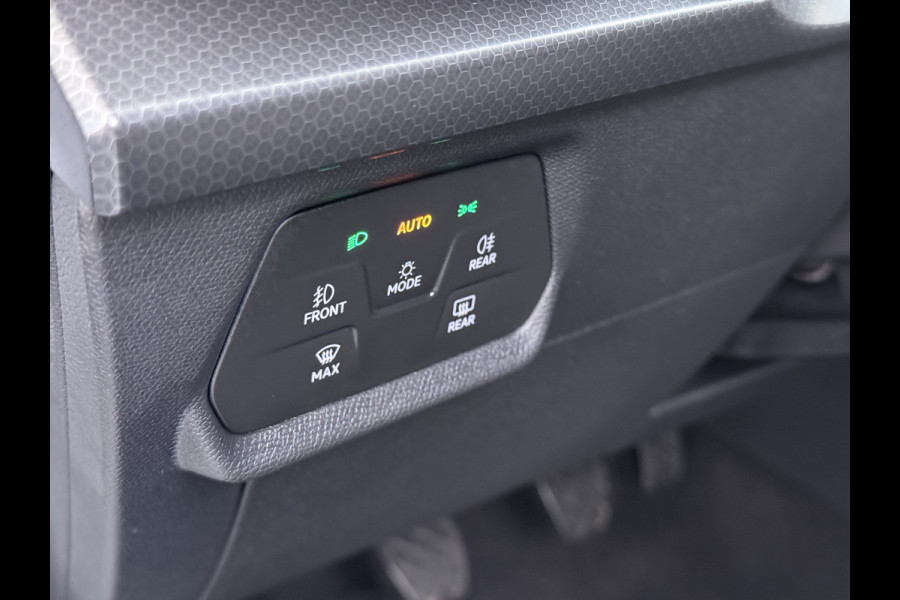 Seat Leon T 111pk Adap.Cruise Camera Lmv 19" Apple Carplay Android Stoel+Stuurverwarming Pdc Navi* Ecc Business Isofix DAB Led Front Assist Keyless-Go