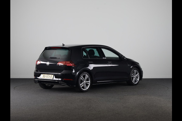Volkswagen Golf 1.5 TSI Highline Business R 150 PK | Automaat (DSG) | Navigatie | Camera | Digitaal dashboard