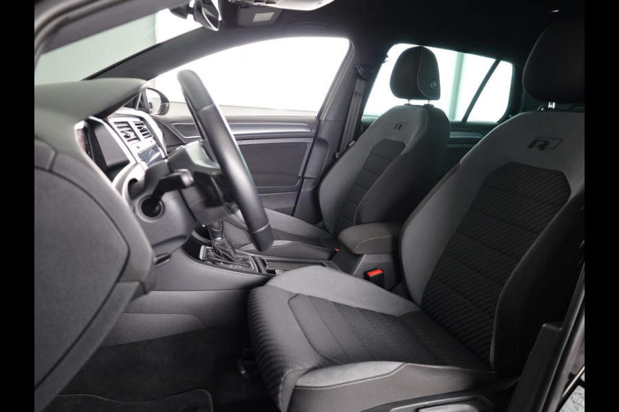 Volkswagen Golf 1.5 TSI Highline Business R 150 PK | Automaat (DSG) | Navigatie | Camera | Digitaal dashboard