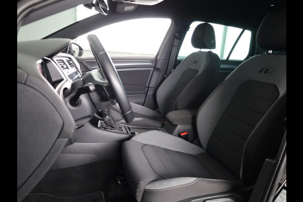 Volkswagen Golf 1.5 TSI Highline Business R 150 PK | Automaat (DSG) | Navigatie | Camera | Digitaal dashboard