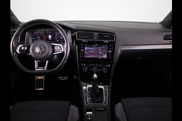Volkswagen Golf 1.5 TSI Highline Business R 150 PK | Automaat (DSG) | Navigatie | Camera | Digitaal dashboard