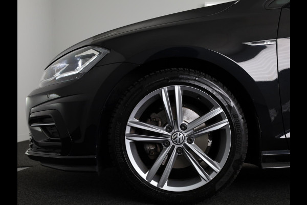 Volkswagen Golf 1.5 TSI Highline Business R 150 PK | Automaat (DSG) | Navigatie | Camera | Digitaal dashboard