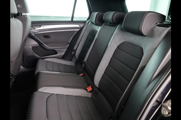 Volkswagen Golf 1.5 TSI Highline Business R 150 PK | Automaat (DSG) | Navigatie | Camera | Digitaal dashboard