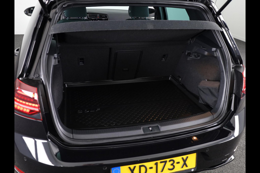 Volkswagen Golf 1.5 TSI Highline Business R 150 PK | Automaat (DSG) | Navigatie | Camera | Digitaal dashboard