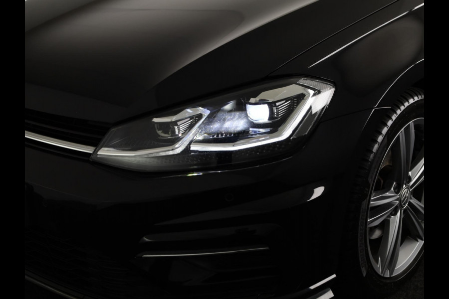 Volkswagen Golf 1.5 TSI Highline Business R 150 PK | Automaat (DSG) | Navigatie | Camera | Digitaal dashboard