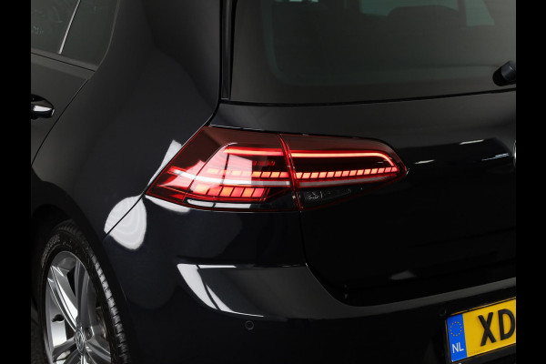 Volkswagen Golf 1.5 TSI Highline Business R 150 PK | Automaat (DSG) | Navigatie | Camera | Digitaal dashboard
