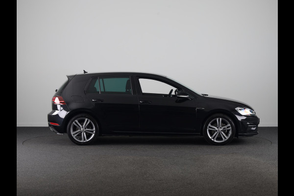 Volkswagen Golf 1.5 TSI Highline Business R 150 PK | Automaat (DSG) | Navigatie | Camera | Digitaal dashboard