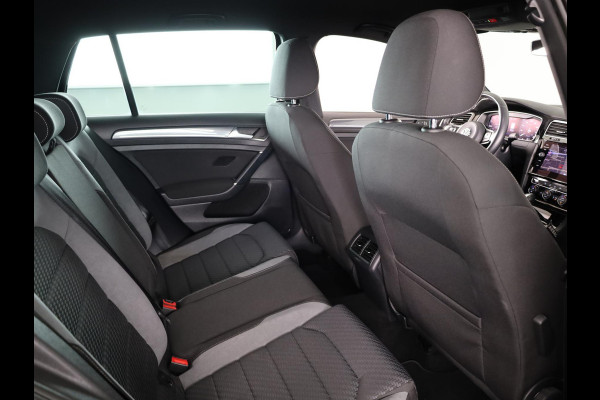 Volkswagen Golf 1.5 TSI Highline Business R 150 PK | Automaat (DSG) | Navigatie | Camera | Digitaal dashboard