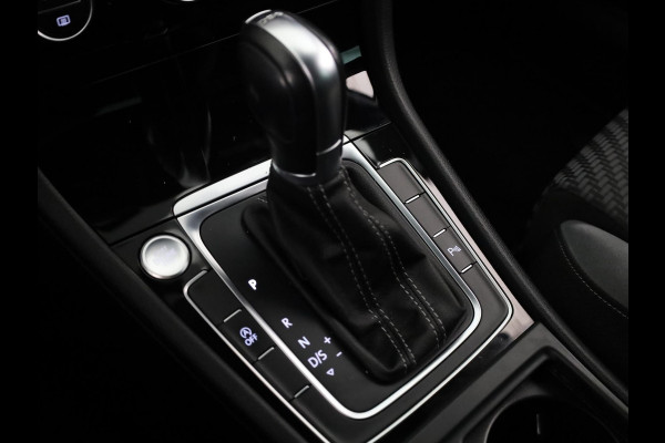 Volkswagen Golf 1.5 TSI Highline Business R 150 PK | Automaat (DSG) | Navigatie | Camera | Digitaal dashboard